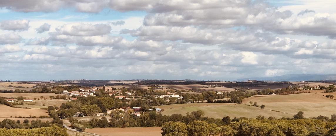 Vue du village de Renneville, dans le Lauragais, près de Toulouse.